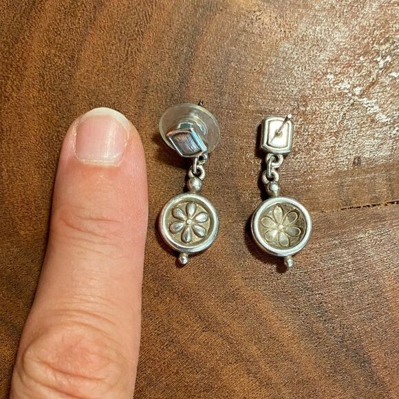BRIGHTON‎ vintage silver flower disc dangle post earrings - Picture 3 of 4
